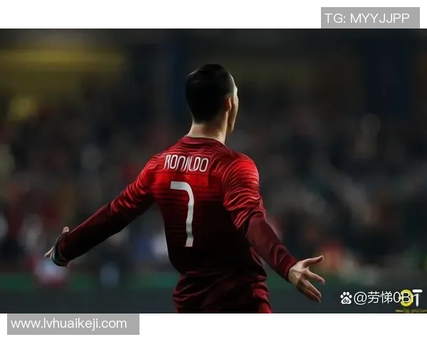 红色足球鞋下的传奇之路足球明星如何在绿茵场上闪耀光芒