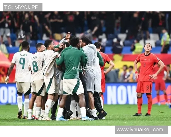 英国足球明星莅临中国展开友谊赛活动引发球迷热烈期待与关注 英国足球明星莅临中国展开友谊赛活动引发球迷热烈期待与关注