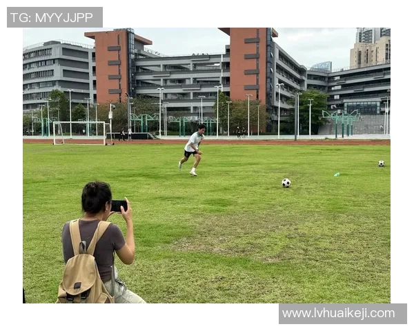 现役足球明星童年照揭秘他们成长背后的故事与梦想 现役足球明星童年照揭秘他们成长背后的故事与梦想